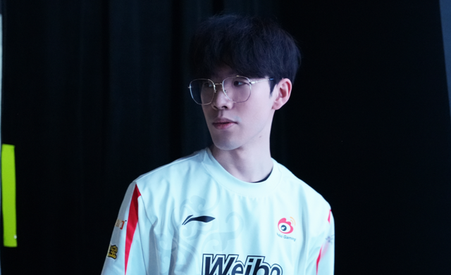 为轴